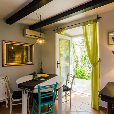 Little - Studio With Terrace *