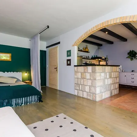 Apartment Little - Studio With Terrace *