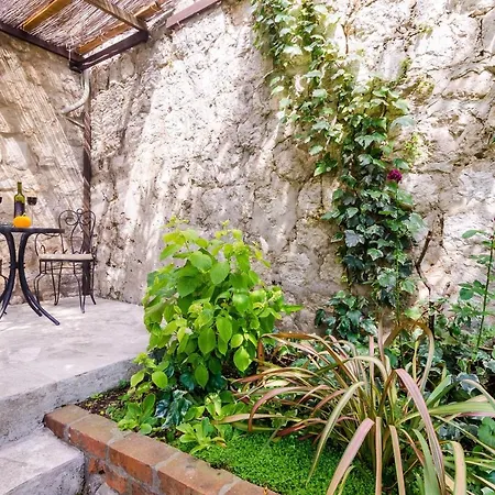 Little - Studio With Terrace *